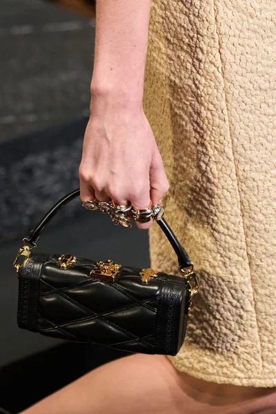 Look 24